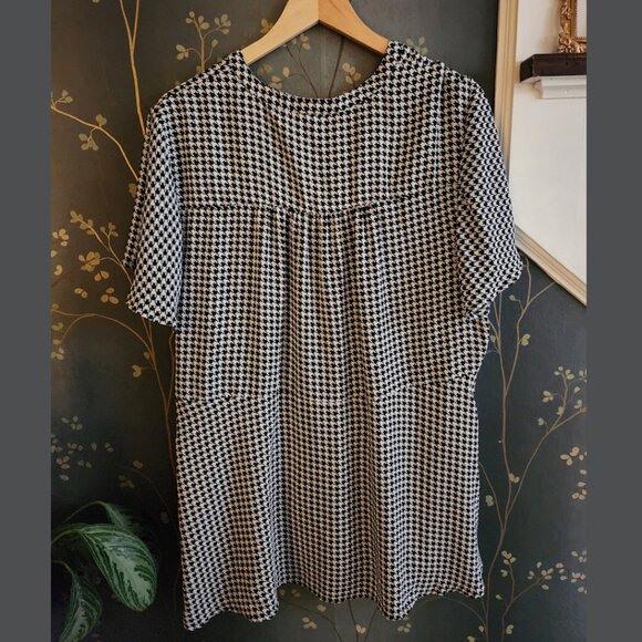 Houndstooth blouse with front tie by Torrid, black and white, size 3 - Picture 2 of 7